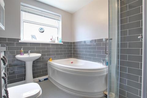 31 Beech Close, Sproatley, Hull, HU11 4XB