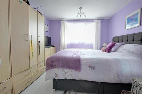 31 Beech Close, Sproatley, Hull, HU11 4XB