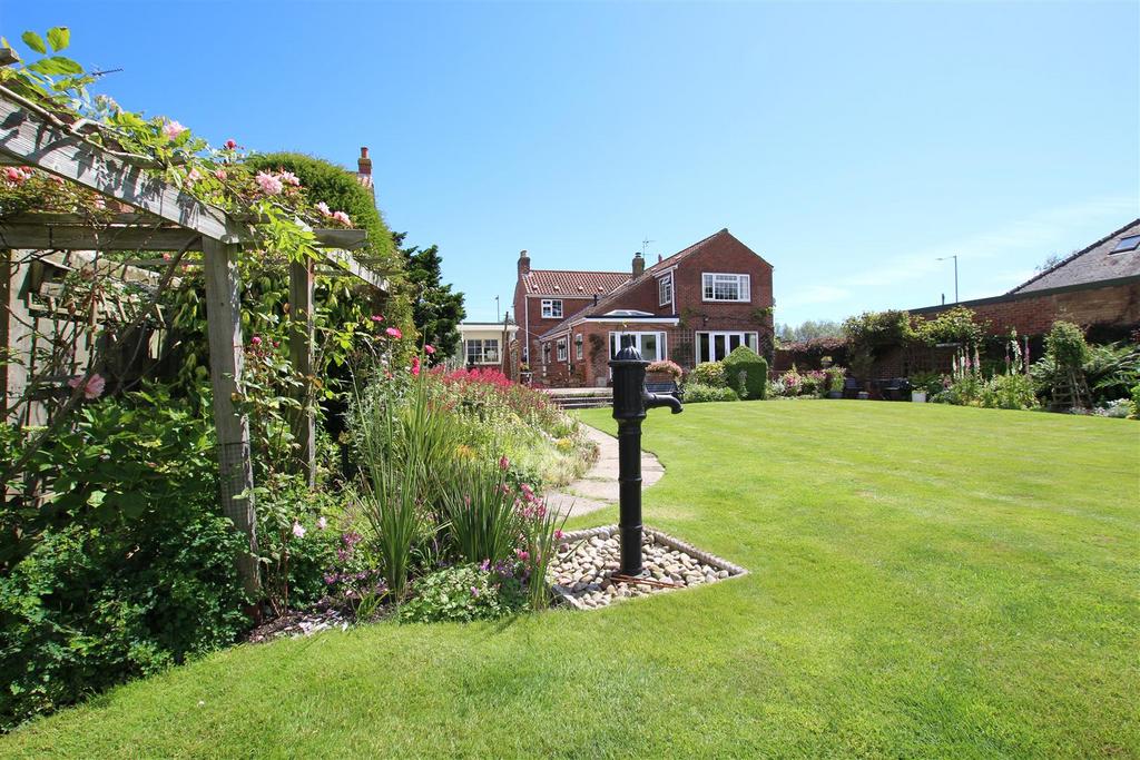 Southgate, Hornsea 4 bed detached house for sale £495,000