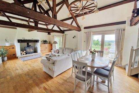 4 bedroom barn conversion to rent, Sparnock, Truro