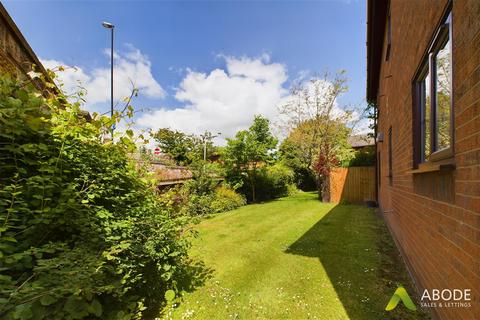 2 bedroom maisonette for sale, Derwent Close, Burton-On-Trent DE14