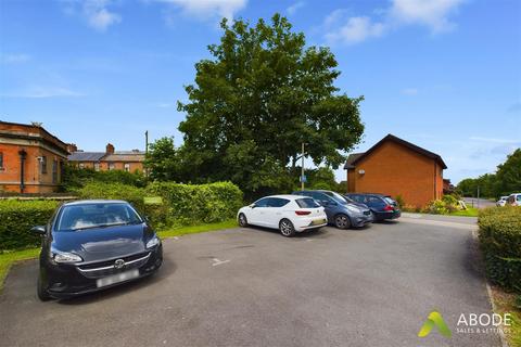 2 bedroom maisonette for sale, Derwent Close, Burton-On-Trent DE14