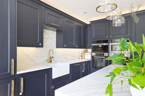 16 Beresford Road, London, E4 6ED