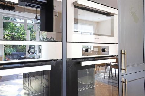 16 Beresford Road, London, E4 6ED