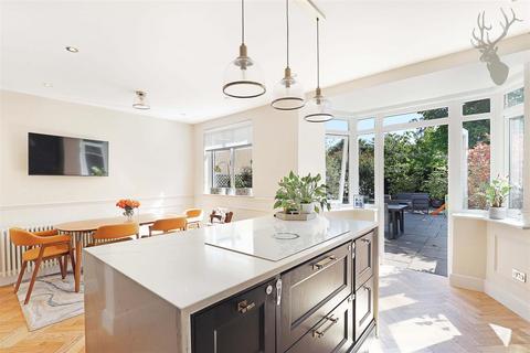 16 Beresford Road, London, E4 6ED
