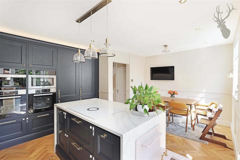 16 Beresford Road, London, E4 6ED