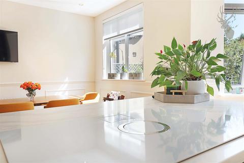 16 Beresford Road, London, E4 6ED