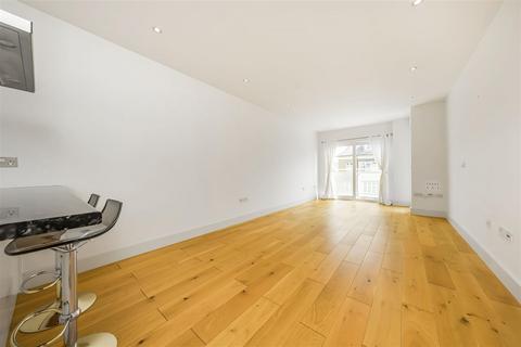 2 bedroom flat for sale, Woodman Mews, Richmond