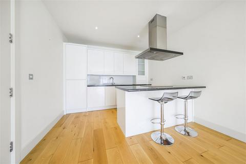 2 bedroom flat for sale, Woodman Mews, Richmond