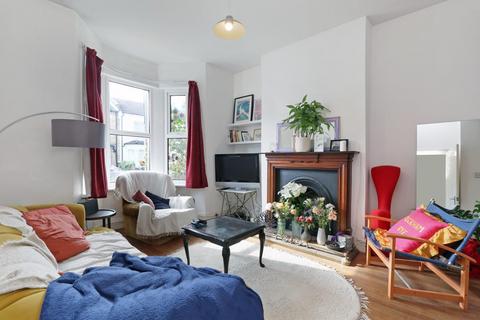 3 bedroom terraced house to rent, Ulverscroft Road, London