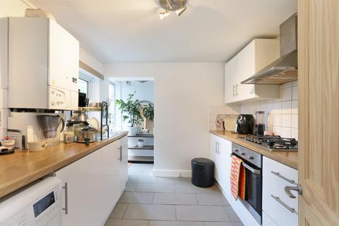 3 bedroom terraced house to rent, Ulverscroft Road, London