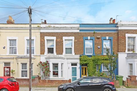 3 bedroom terraced house to rent, Ulverscroft Road, London