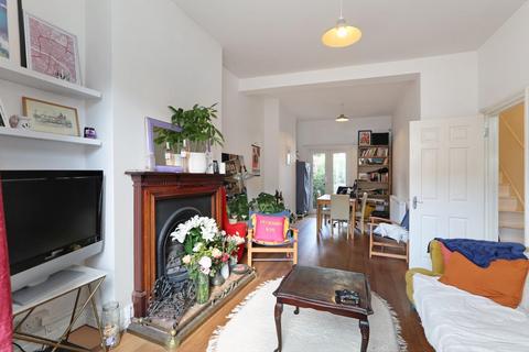 3 bedroom terraced house to rent, Ulverscroft Road, London