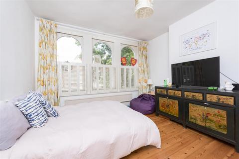 4 Cornwall Road, Twickenham, TW1 3LS