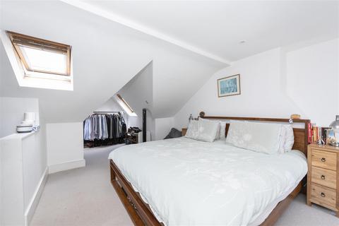 4 Cornwall Road, Twickenham, TW1 3LS