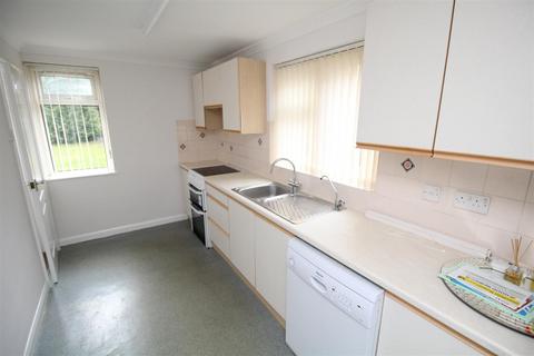 3 bedroom house to rent, Hall Lane, Brentwood