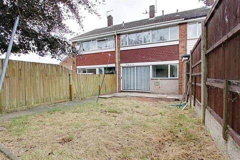 3 bedroom terraced house to rent, Hazel Avenue, Chesterfield S45