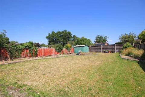 4 bedroom bungalow for sale, The Drive, Wraysbury