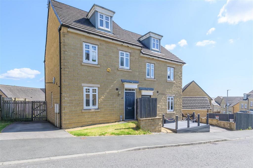 Fountain Head Road, Halifax 3 bed semidetached house for sale £220,000