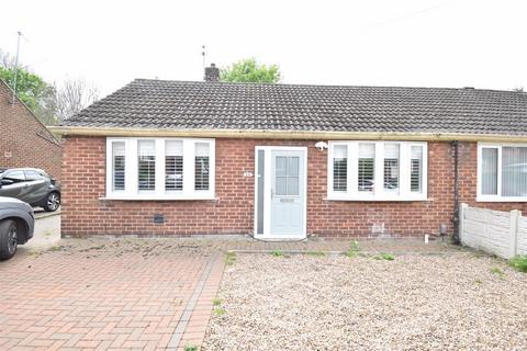 2 bedroom semi-detached bungalow to rent, Cliff Park Avenue, Wakefield WF1