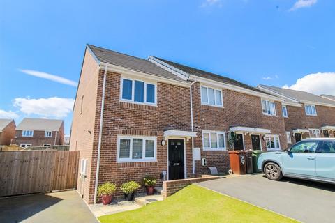 2 bedroom townhouse for sale, Cotton Court, Wakefield WF2