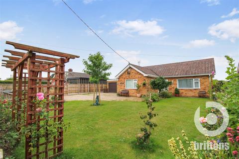2 bedroom detached bungalow for sale, Station Road, East Winch