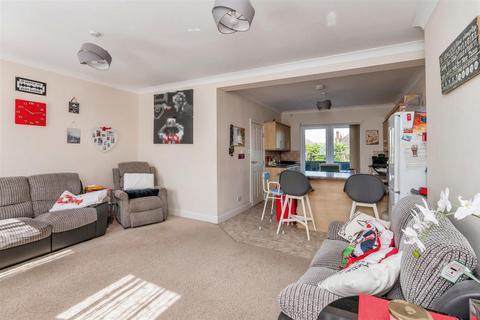 2 bedroom flat for sale, Hamlet Court Road, Westcliff-on-sea SS0