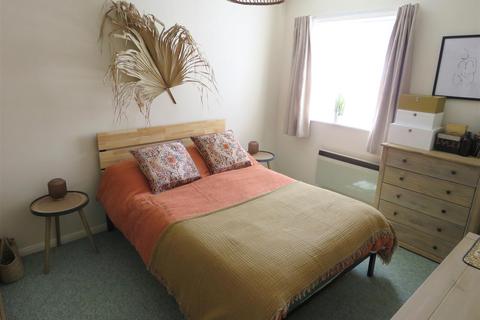 2 bedroom flat to rent, Floriston Gardens, New Milton, , BH25 5DL