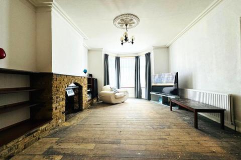 33 Wellesley Road, Ilford, IG1 4JX