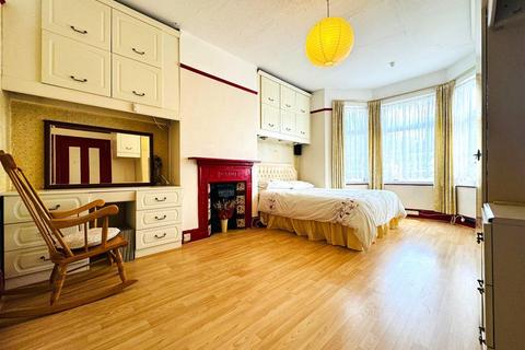 33 Wellesley Road, Ilford, IG1 4JX