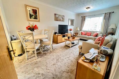 1 bedroom flat for sale, Chadwell Heath Lane, Romford