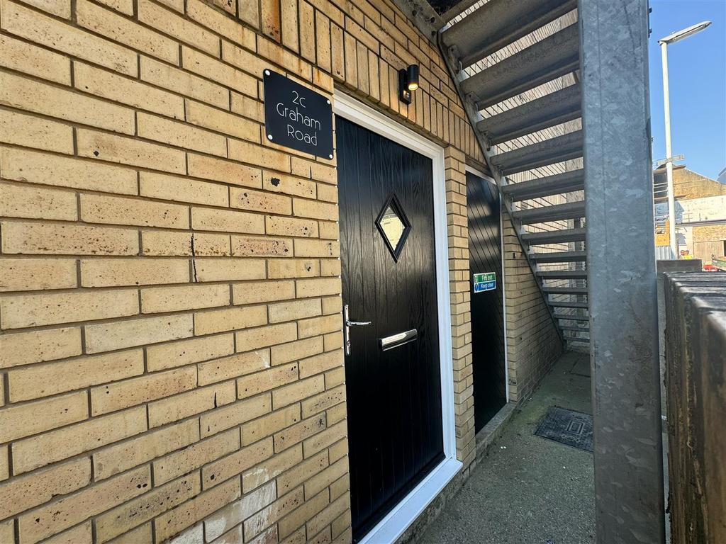2c Door entrance