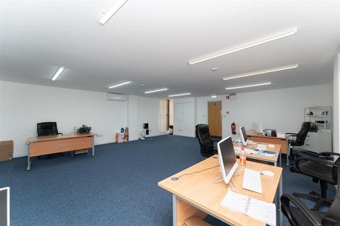 Office to rent, Lawrence Road, Hounslow TW4