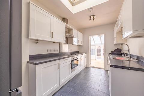 2 bedroom apartment for sale, Burleigh Court, Station Road, Westcliff-On-Sea