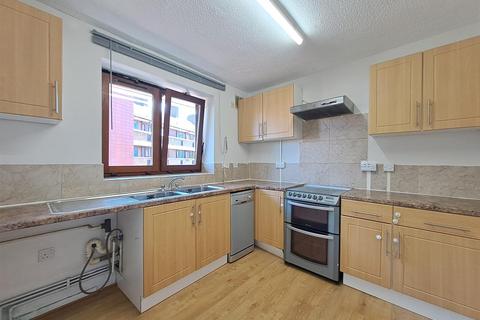 2 bedroom flat to rent, Harrington Hill, London