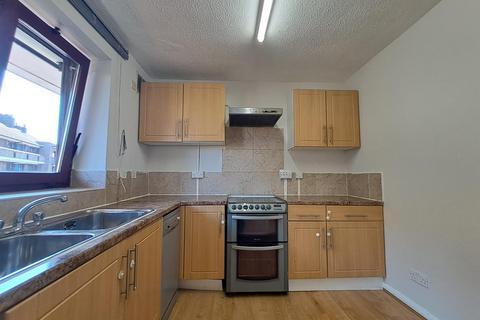 2 bedroom flat to rent, Harrington Hill, London