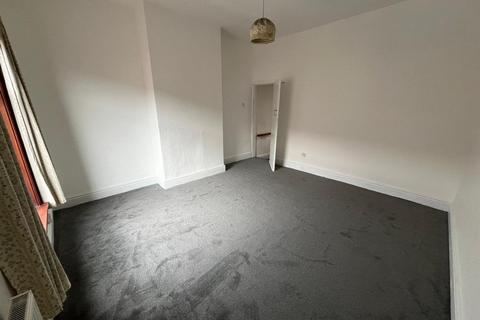 2 bedroom terraced house to rent, Huxley Street, Bolton