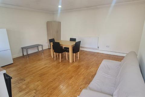 1 bedroom apartment to rent, Dorset Avenue, Southall UB2