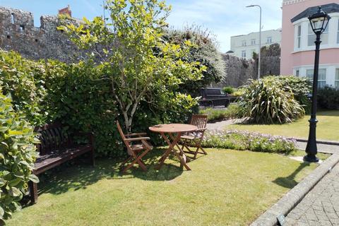 1 bedroom apartment for sale, Wimbledon Court, Tenby