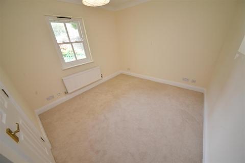 undefined, Wimbledon Court, Tenby