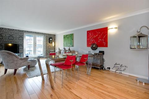 2 bedroom apartment to rent, Admiral Walk, London W9