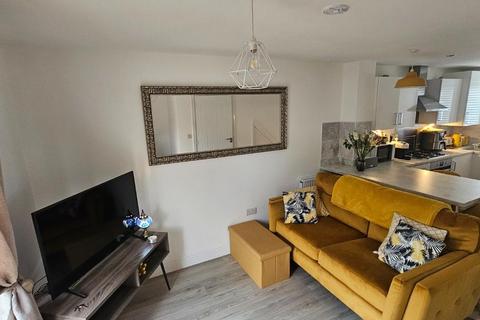 3 bedroom end of terrace house to rent, Handford Crescent, Shirley