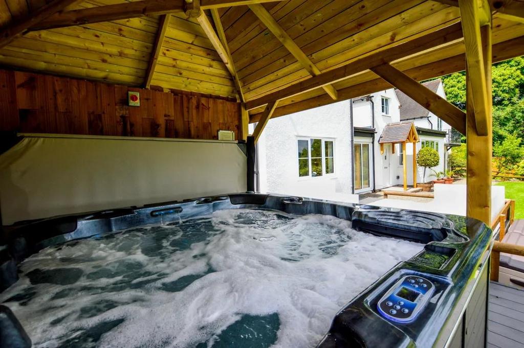 Hot tub.jpg