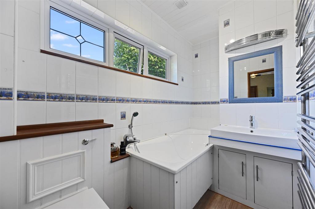 WH - Uplands Road - Ensuite3 1.jpg