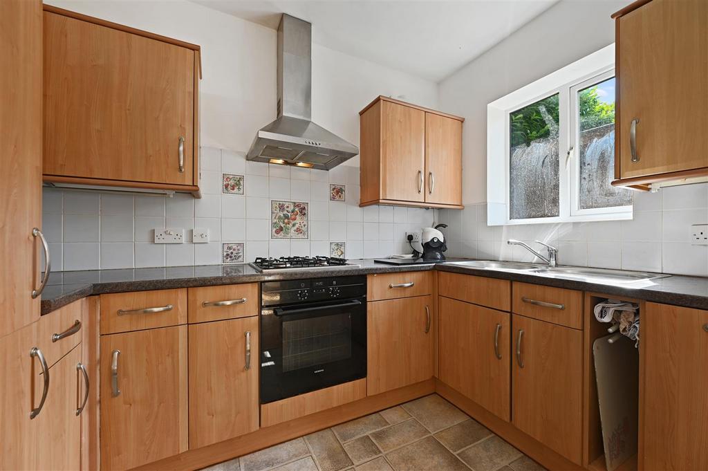 WH - Uplands Road - Kitchen3 (1).JPG
