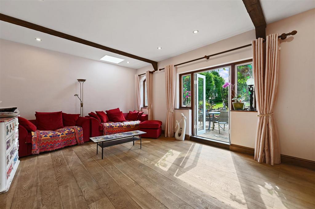 WH - 80 Uplands Road - Reception B3 (1).JPG