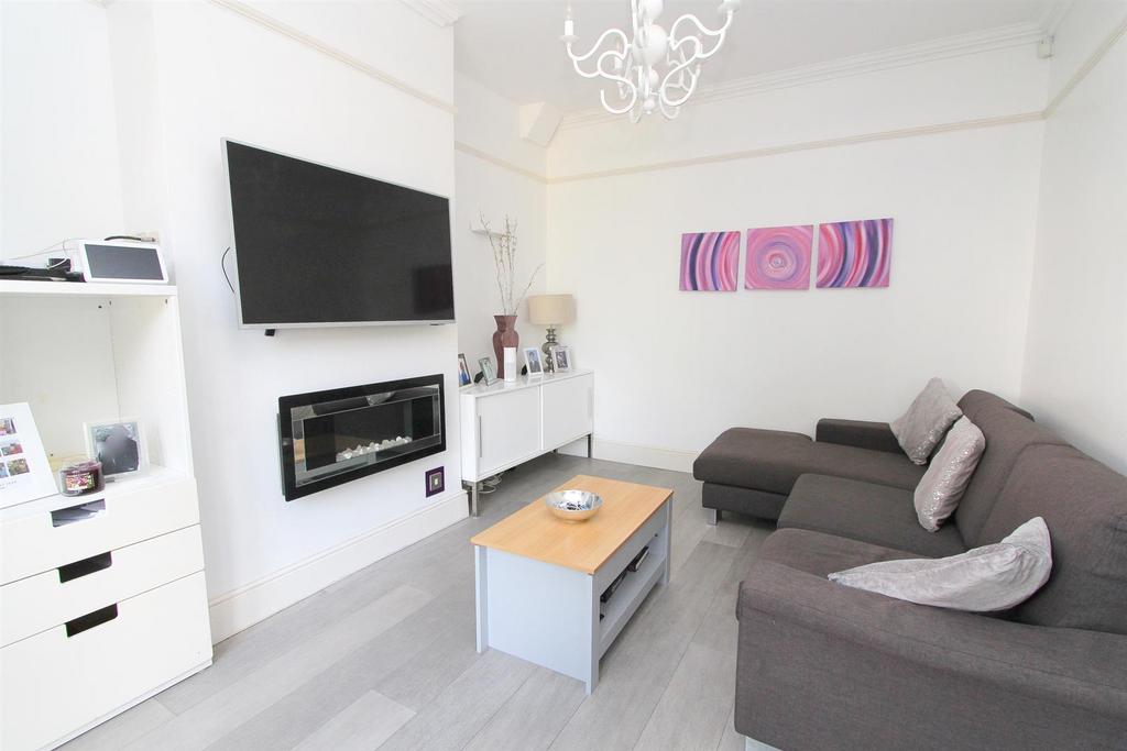 Family room b.jpg