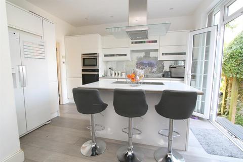 1 Kings Lane, Sutton, SM1 4PB