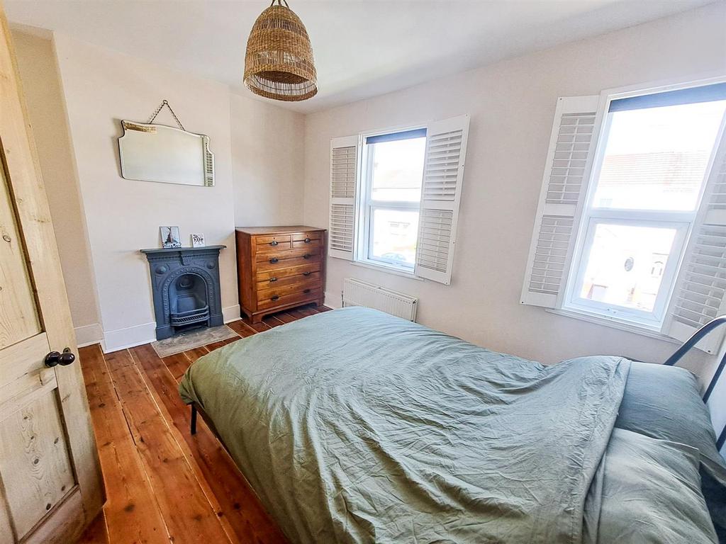 Bedroom 1.jpg