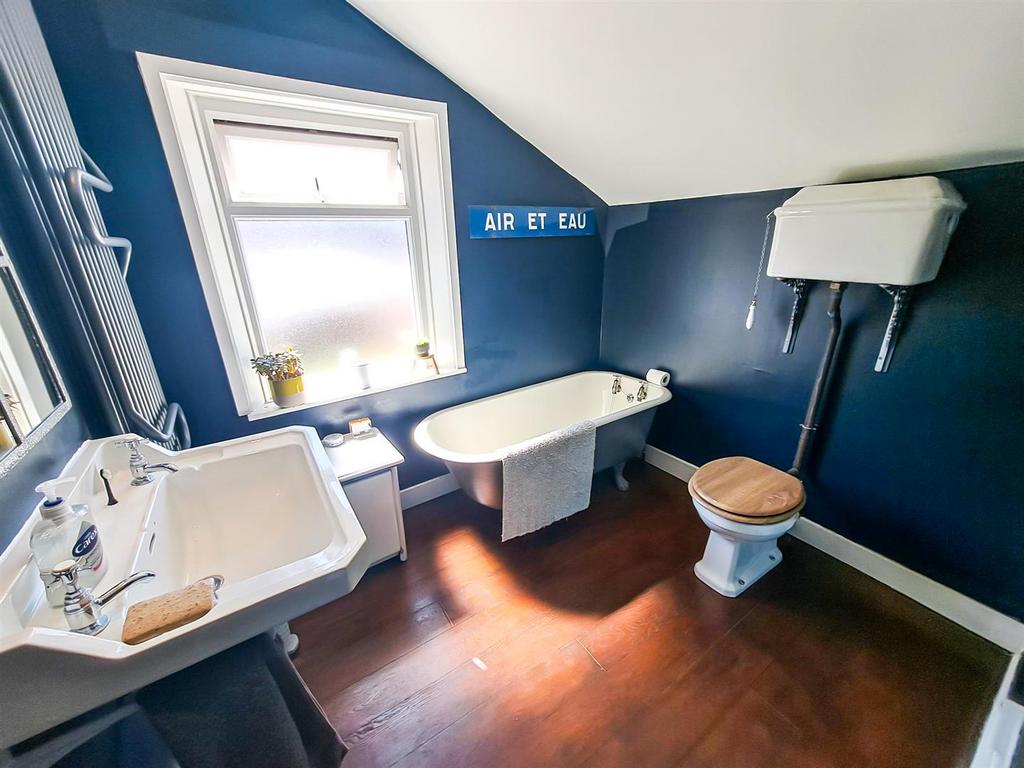 Bathroom.jpg